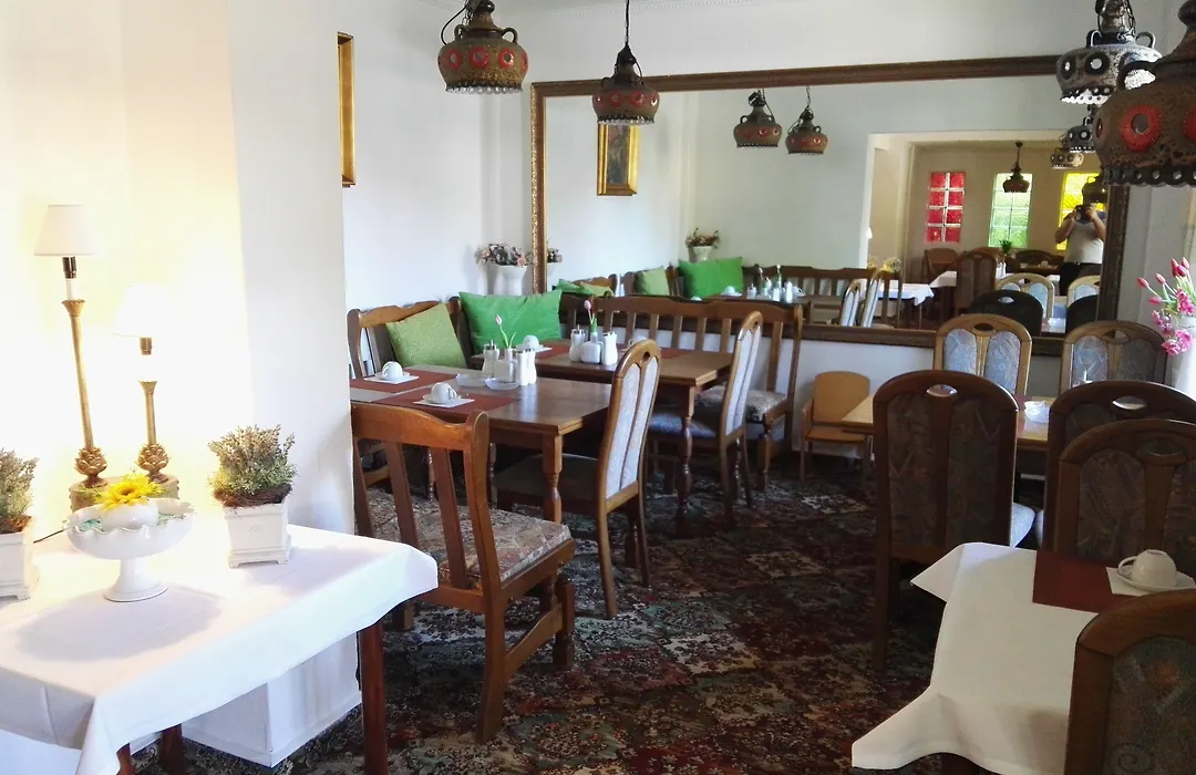 Hotel Zum Studio-1